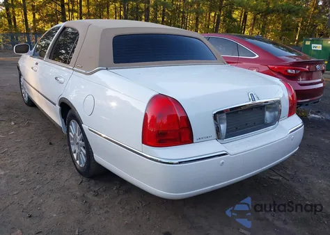 2004 Lincoln Town Car Signature from USA, damaged, VIN 1LNHM81W34Y679984